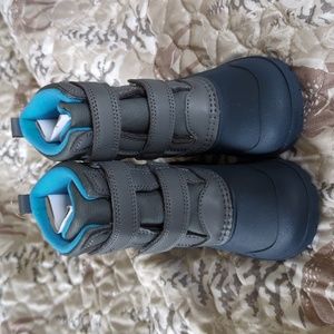 Brand New without tags Carter's boots gray and blue size 7